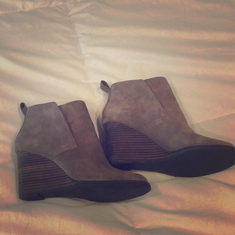 Fashionable, Lucky Brand Taupe slip-on booties